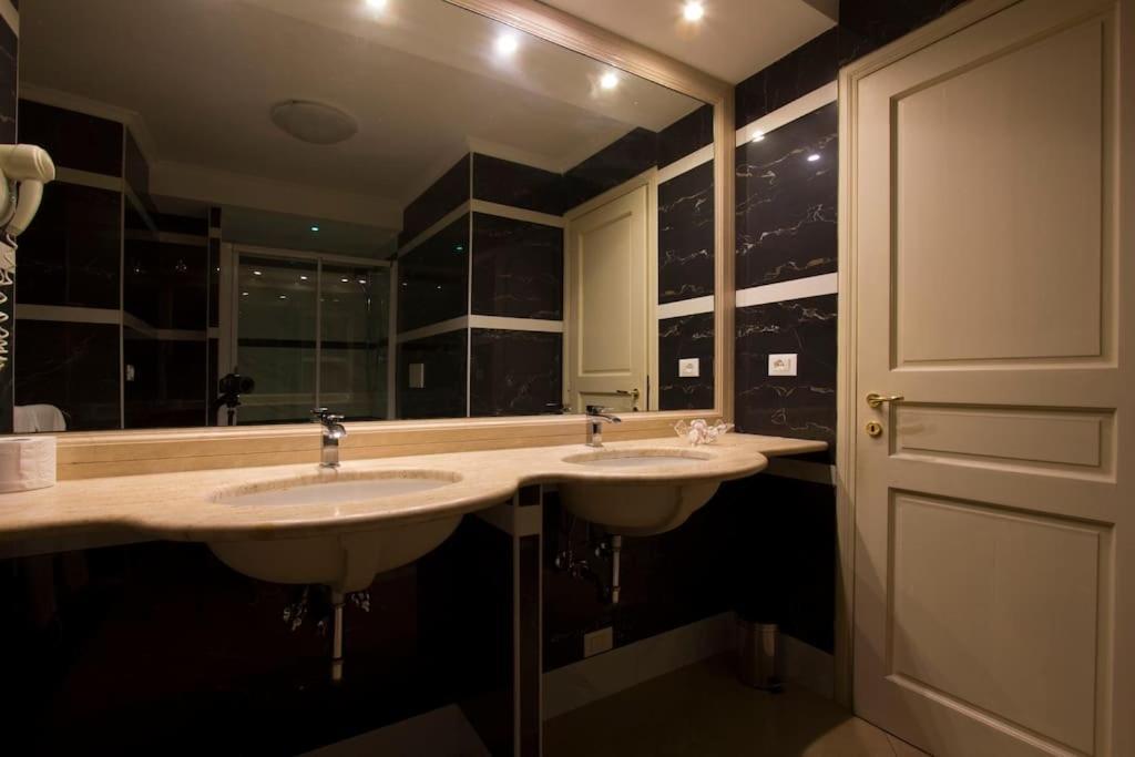 41 Nazionale Suite 41 โรม ภายนอก รูปภาพ