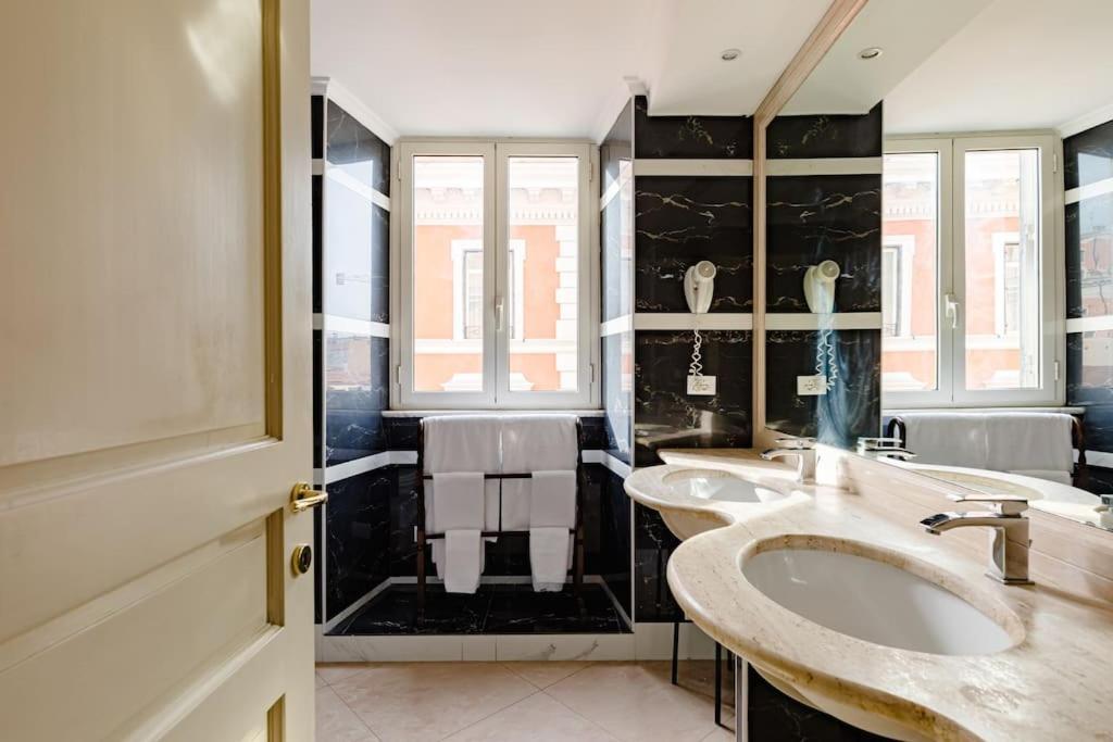 41 Nazionale Suite 41 โรม ภายนอก รูปภาพ